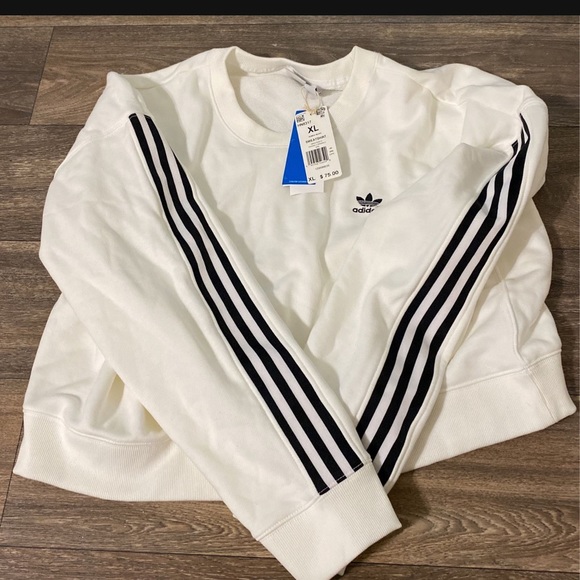 adidas Originals Tops - Cropped adidas sweatshirt